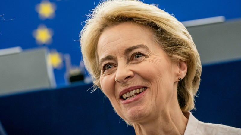 MOŽE LI UBETITI MACRONA: Ursula von der Leyen